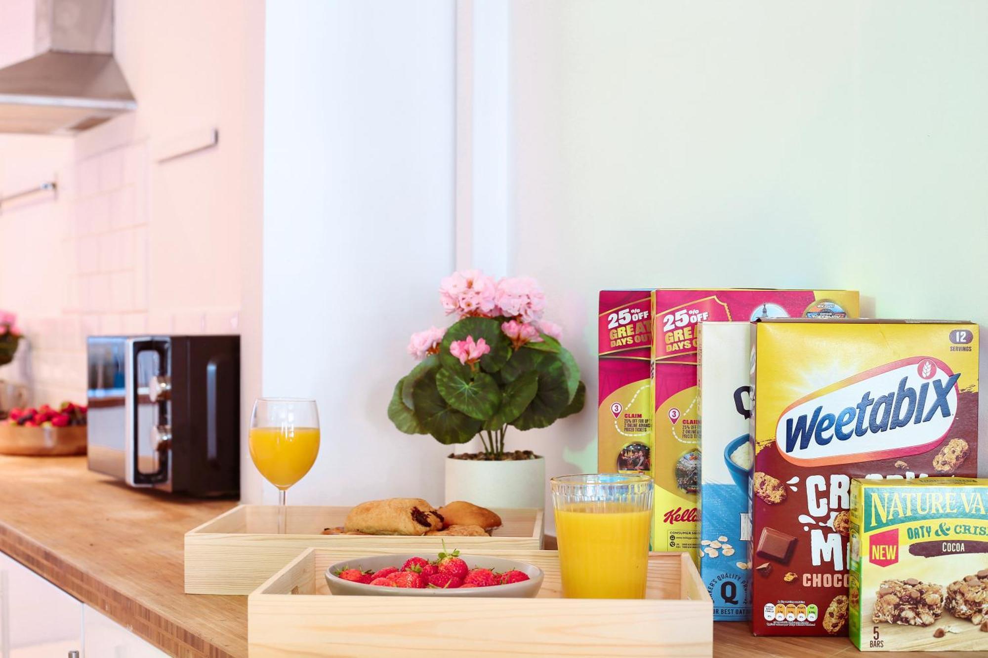 Three Bedroom House By Peacegrove Homes Short Lets & Serviced Accommodation Brighton With Free Wifi & Pet Friendly 외부 사진