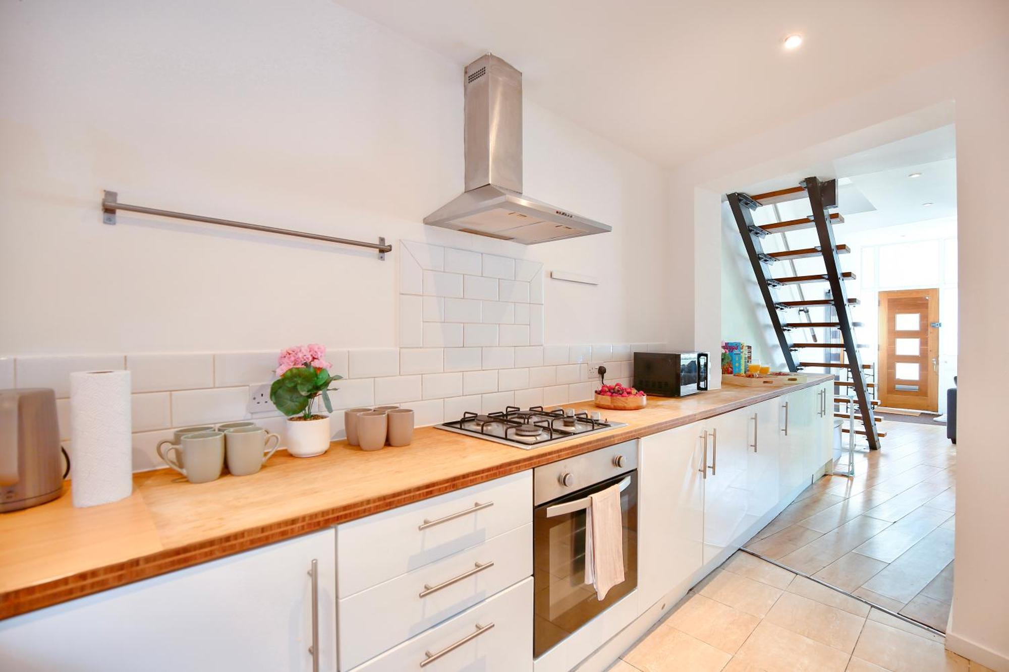 Three Bedroom House By Peacegrove Homes Short Lets & Serviced Accommodation Brighton With Free Wifi & Pet Friendly 외부 사진