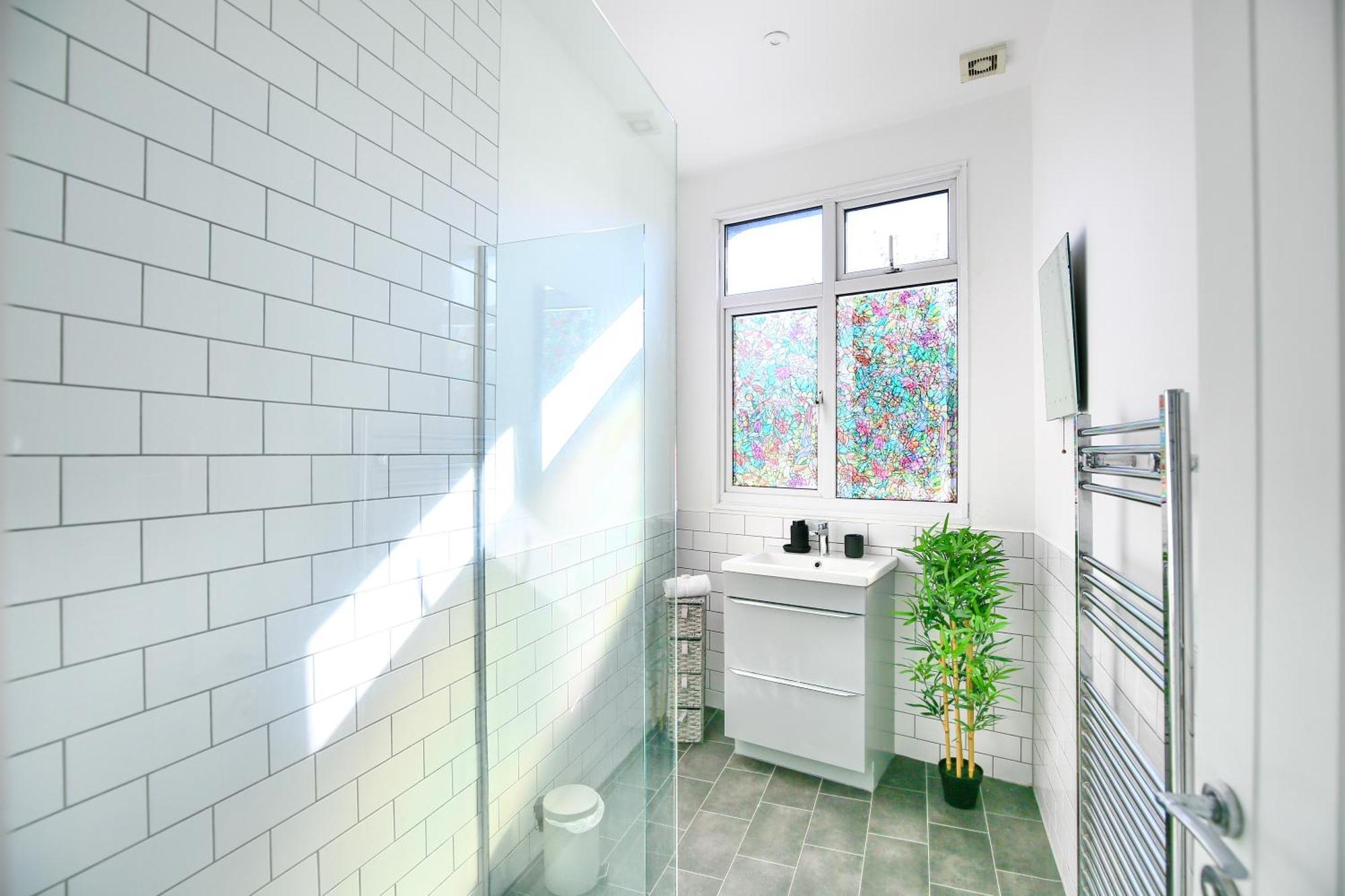 Three Bedroom House By Peacegrove Homes Short Lets & Serviced Accommodation Brighton With Free Wifi & Pet Friendly 외부 사진