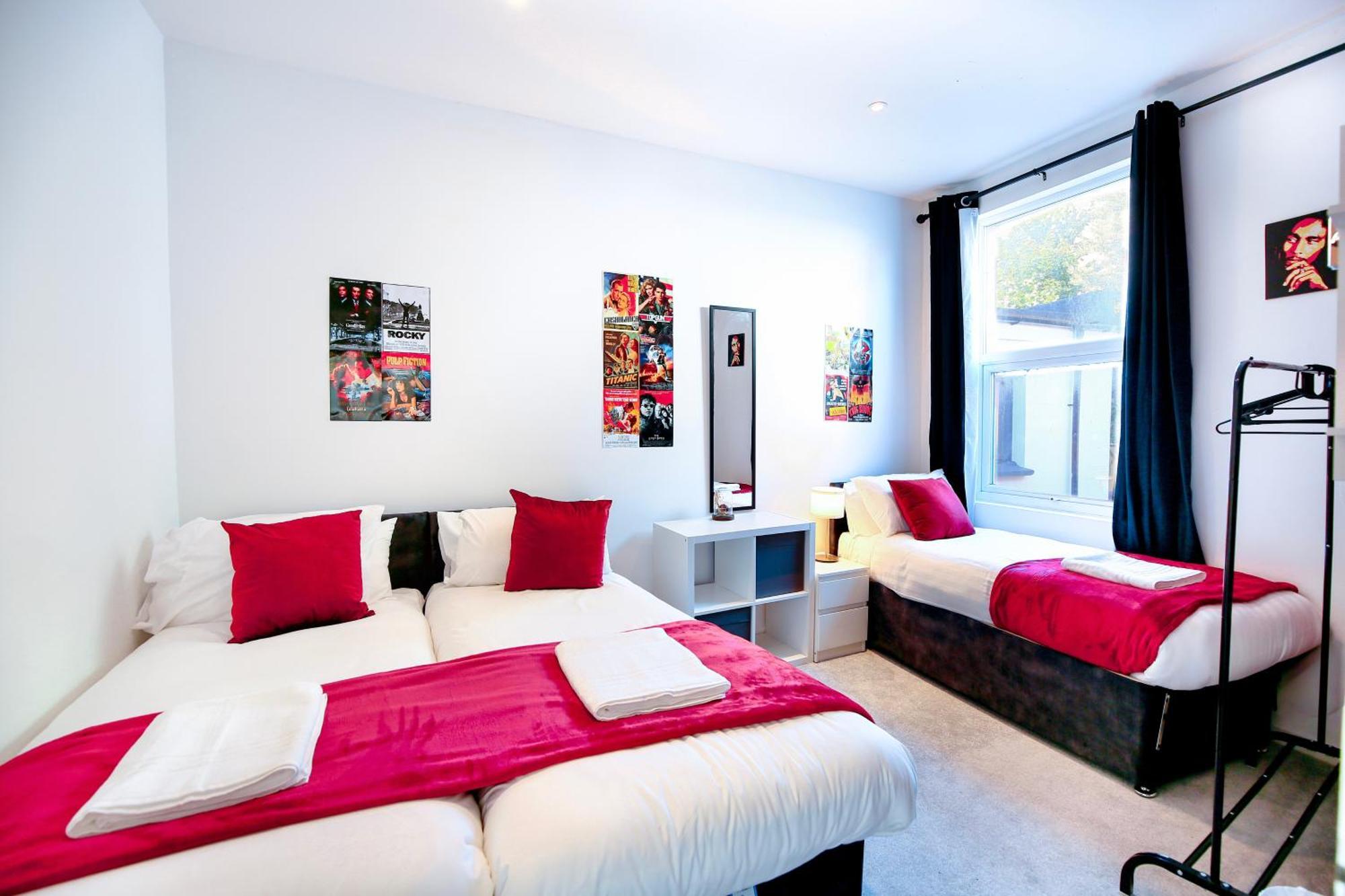 Three Bedroom House By Peacegrove Homes Short Lets & Serviced Accommodation Brighton With Free Wifi & Pet Friendly 외부 사진