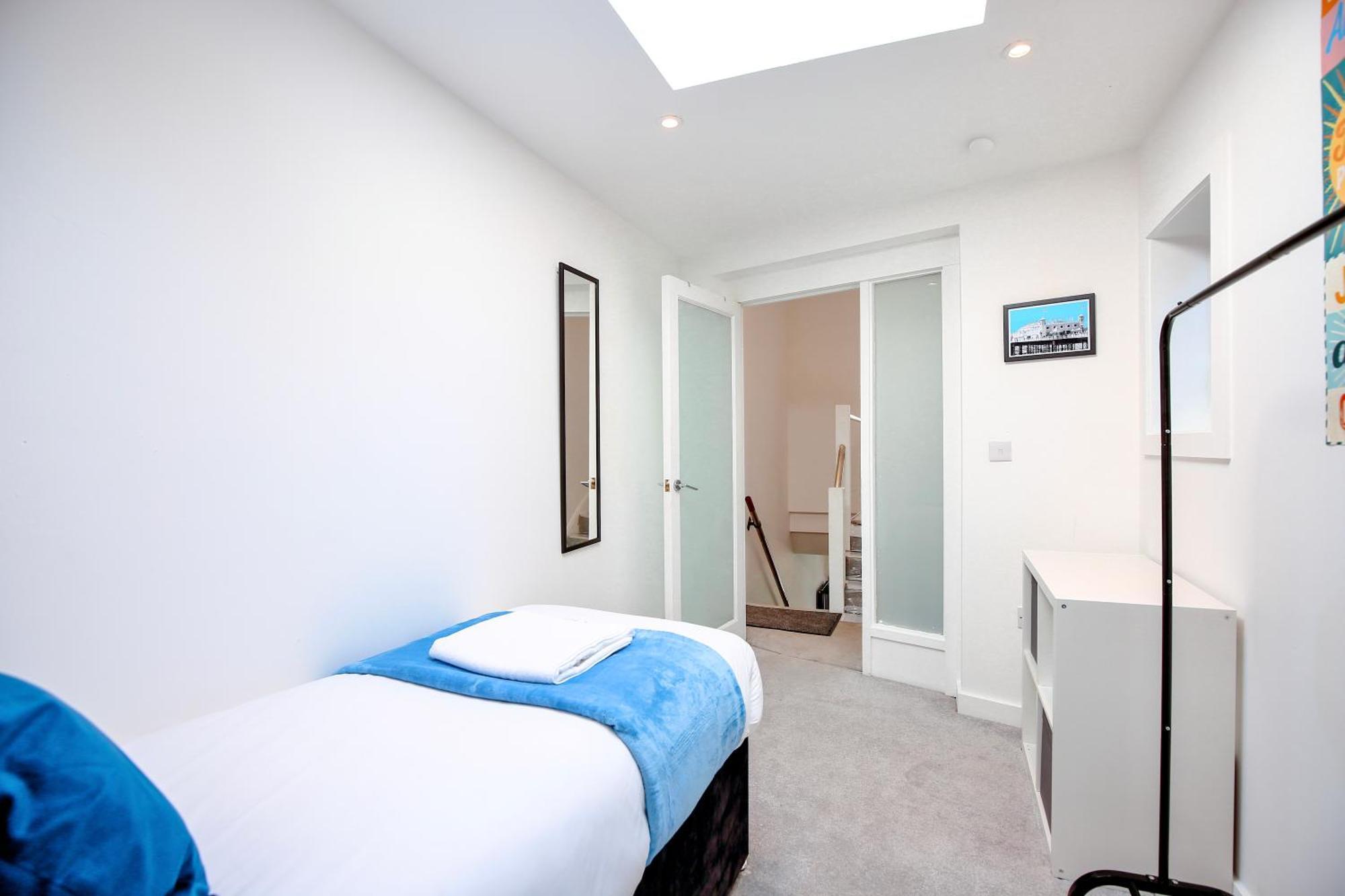 Three Bedroom House By Peacegrove Homes Short Lets & Serviced Accommodation Brighton With Free Wifi & Pet Friendly 외부 사진