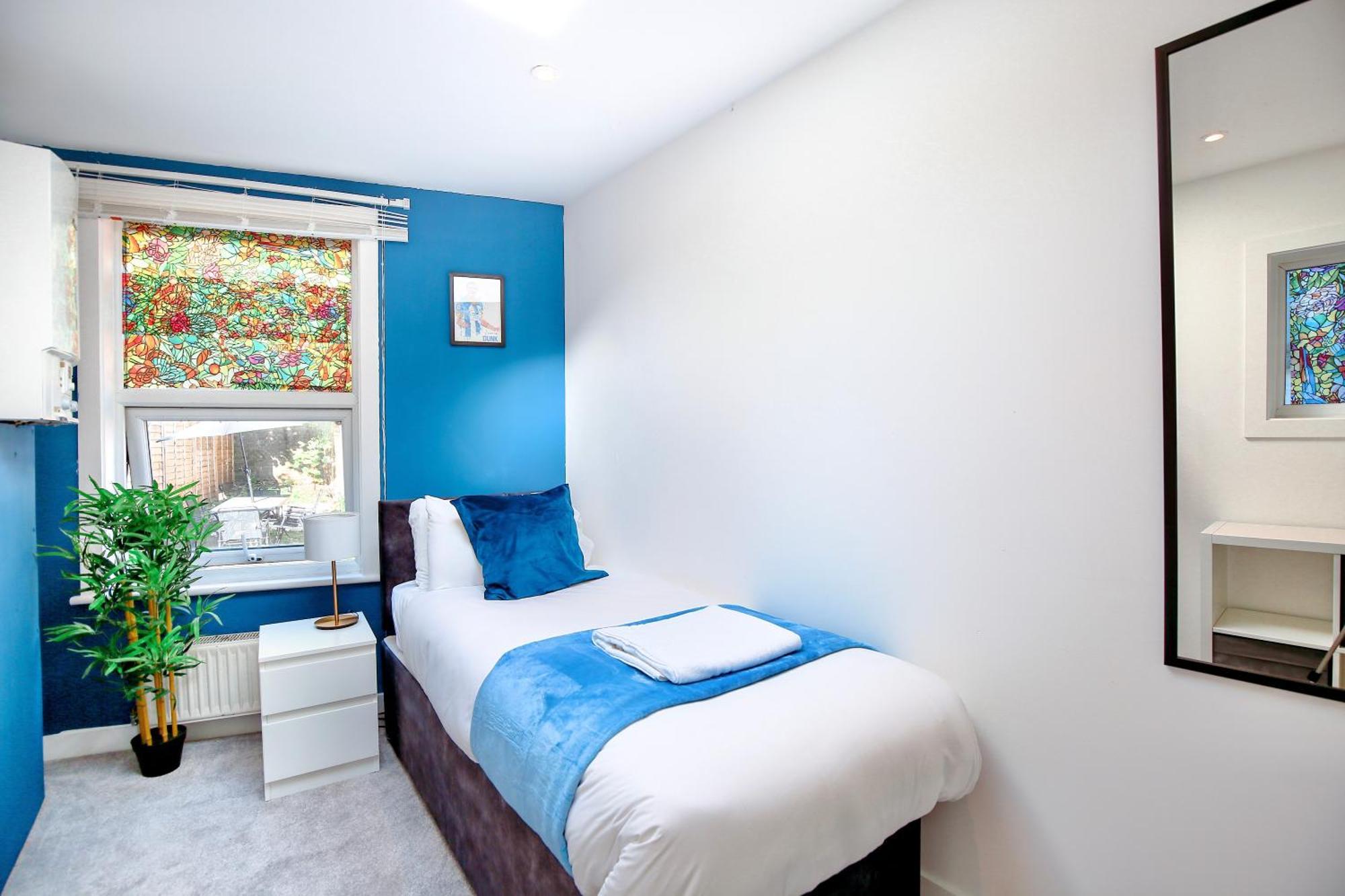 Three Bedroom House By Peacegrove Homes Short Lets & Serviced Accommodation Brighton With Free Wifi & Pet Friendly 외부 사진
